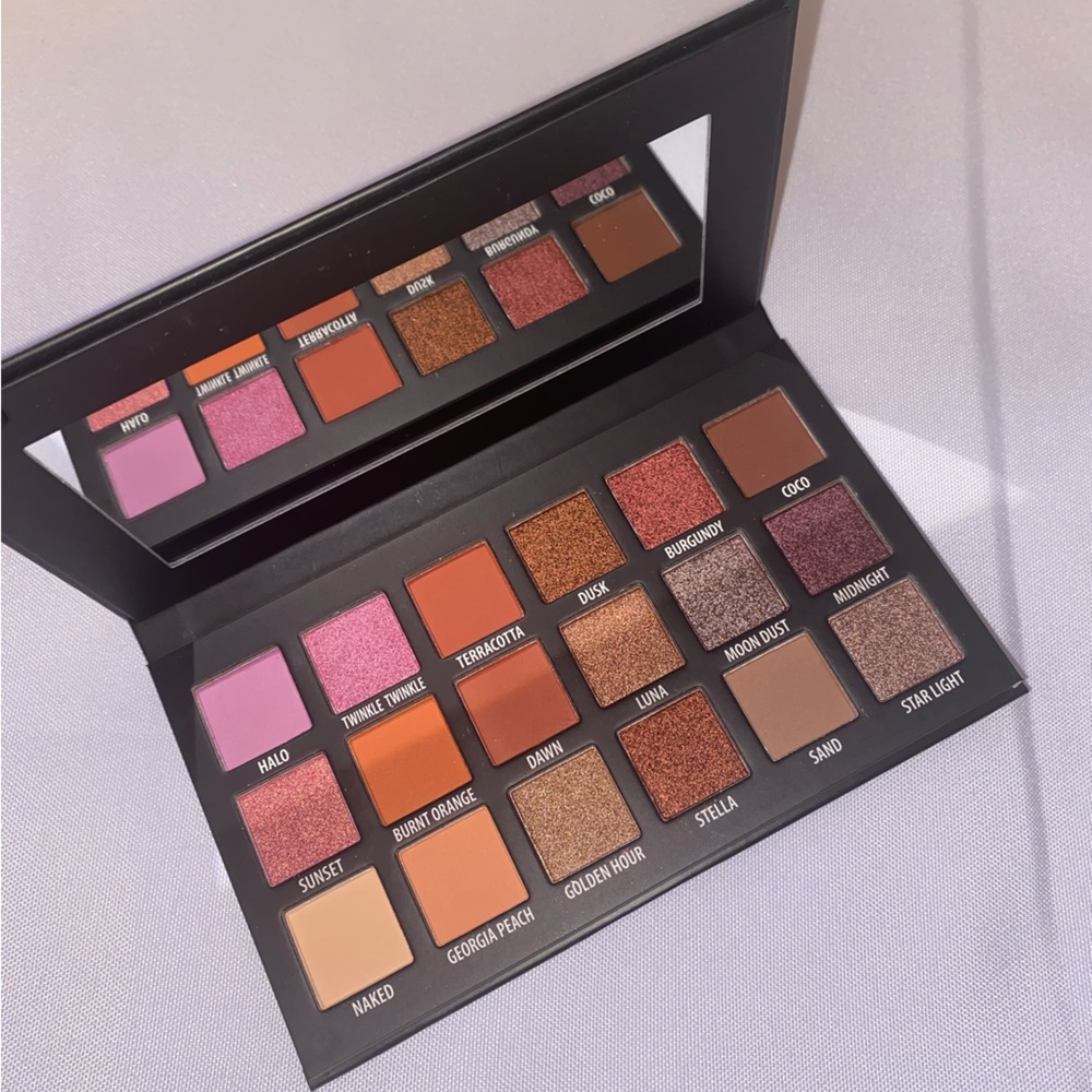 Day & Night Eyeshadow Palette